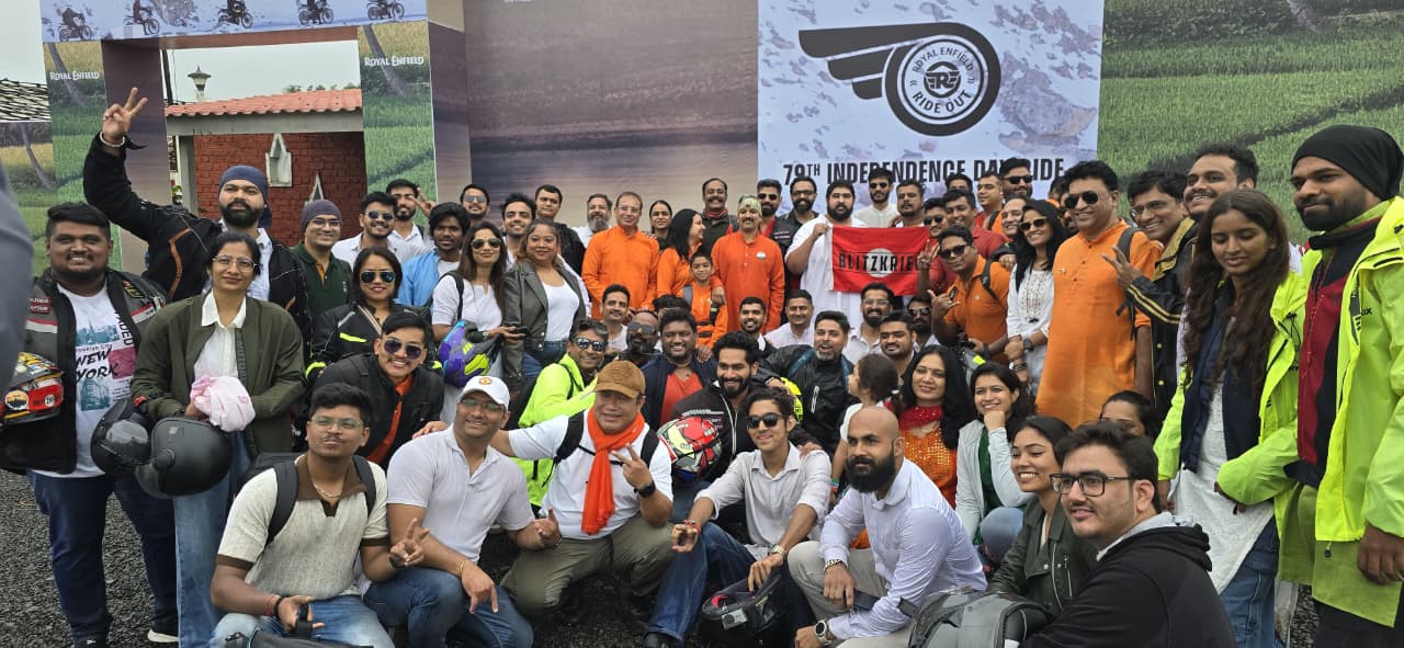 Large BRC group photo at an Independence Day ride out