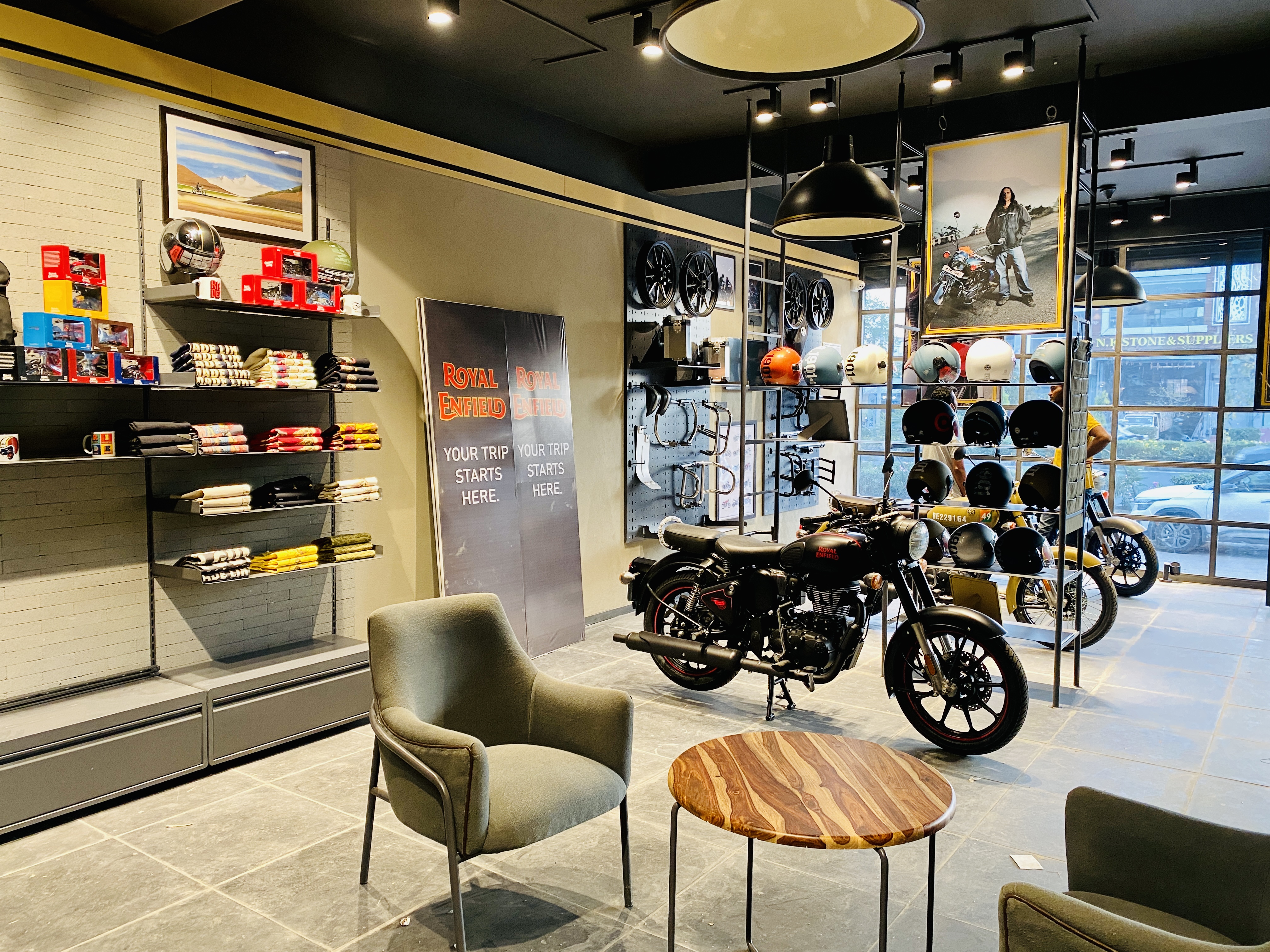 Platinum Auto — Royal Enfield showroom in Pune